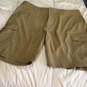 Under Armor Men's Tan Cargo Shorts